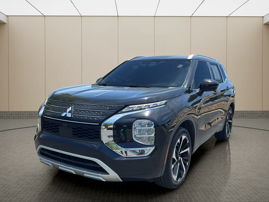 2023 Mitsubishi Outlander SEL 2WD's photo