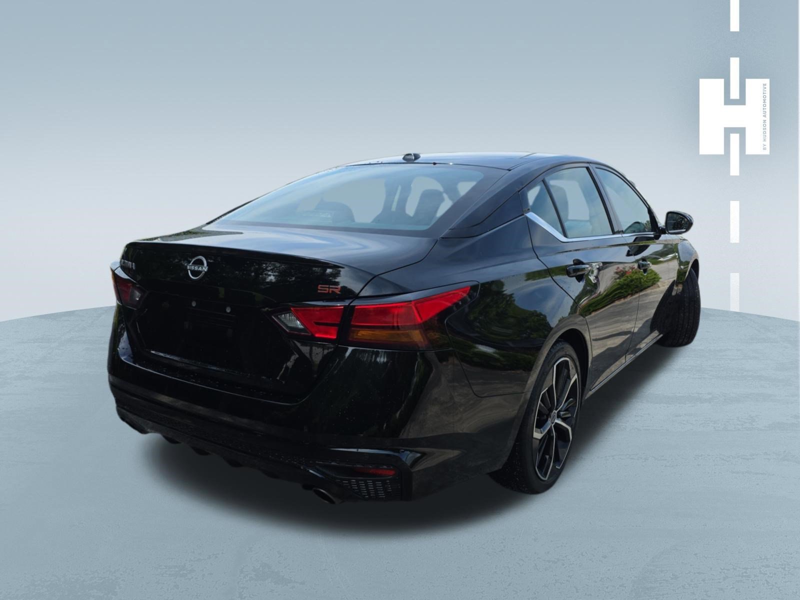 Used 2025 Super Black Nissan SR image 3