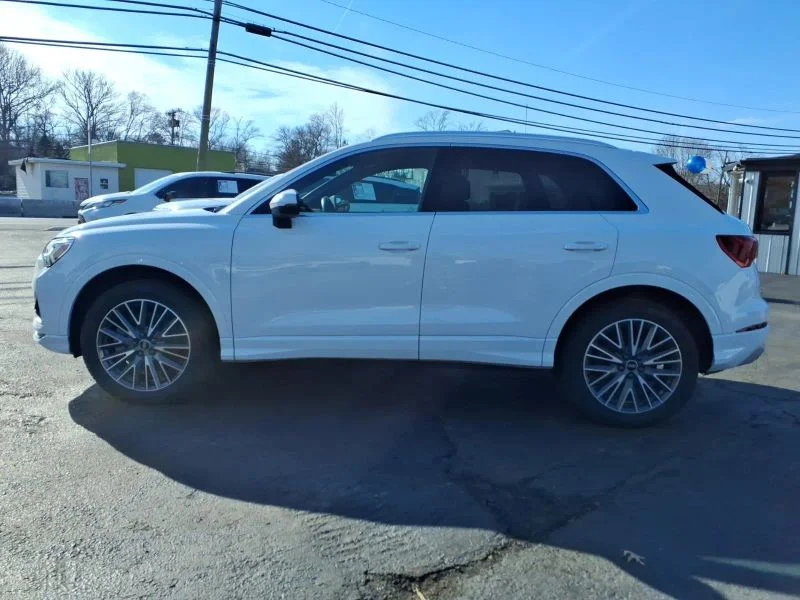 Used 2022  Audi 40 TFSI Premium Plus Sport Utility 4D image 6