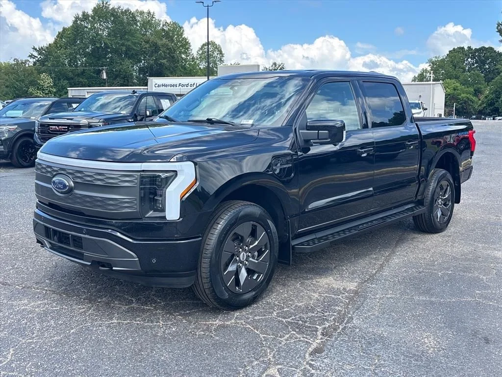 Used 2023 Black Ford Lariat image 3