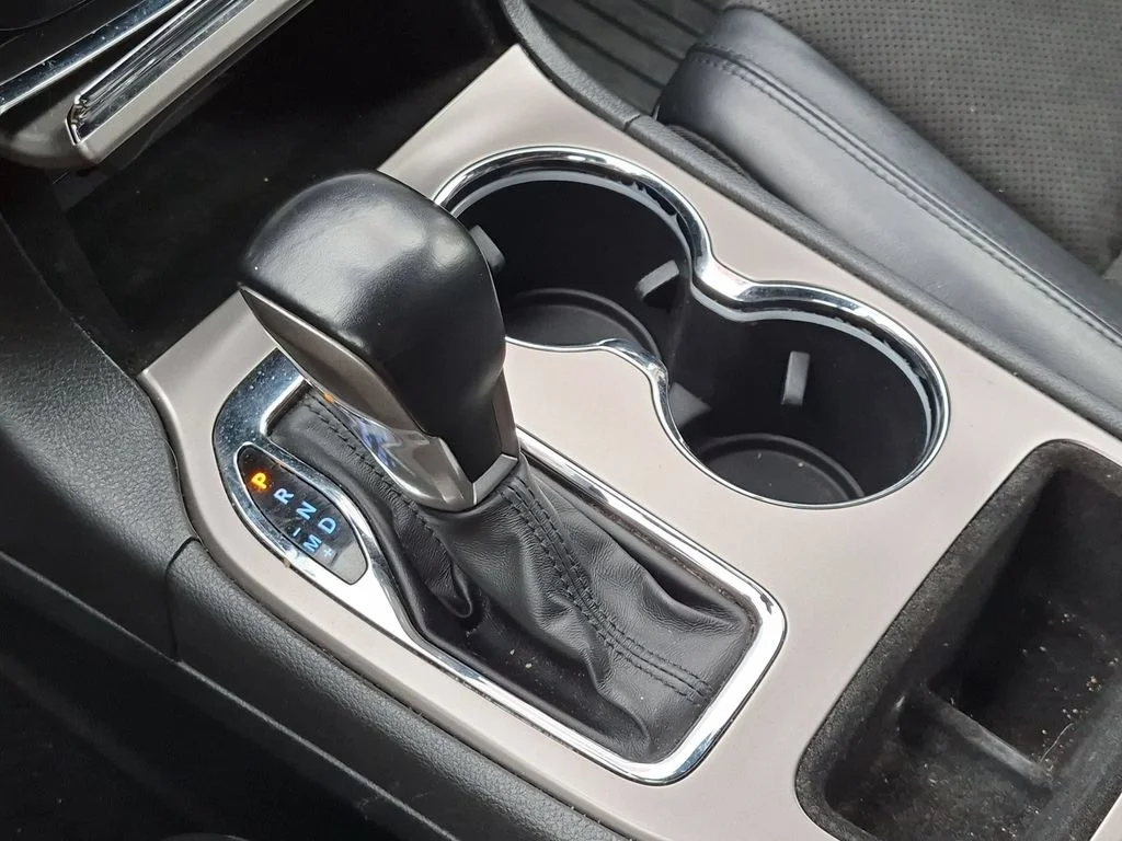 Used 2021 White Jeep Laredo X image 16