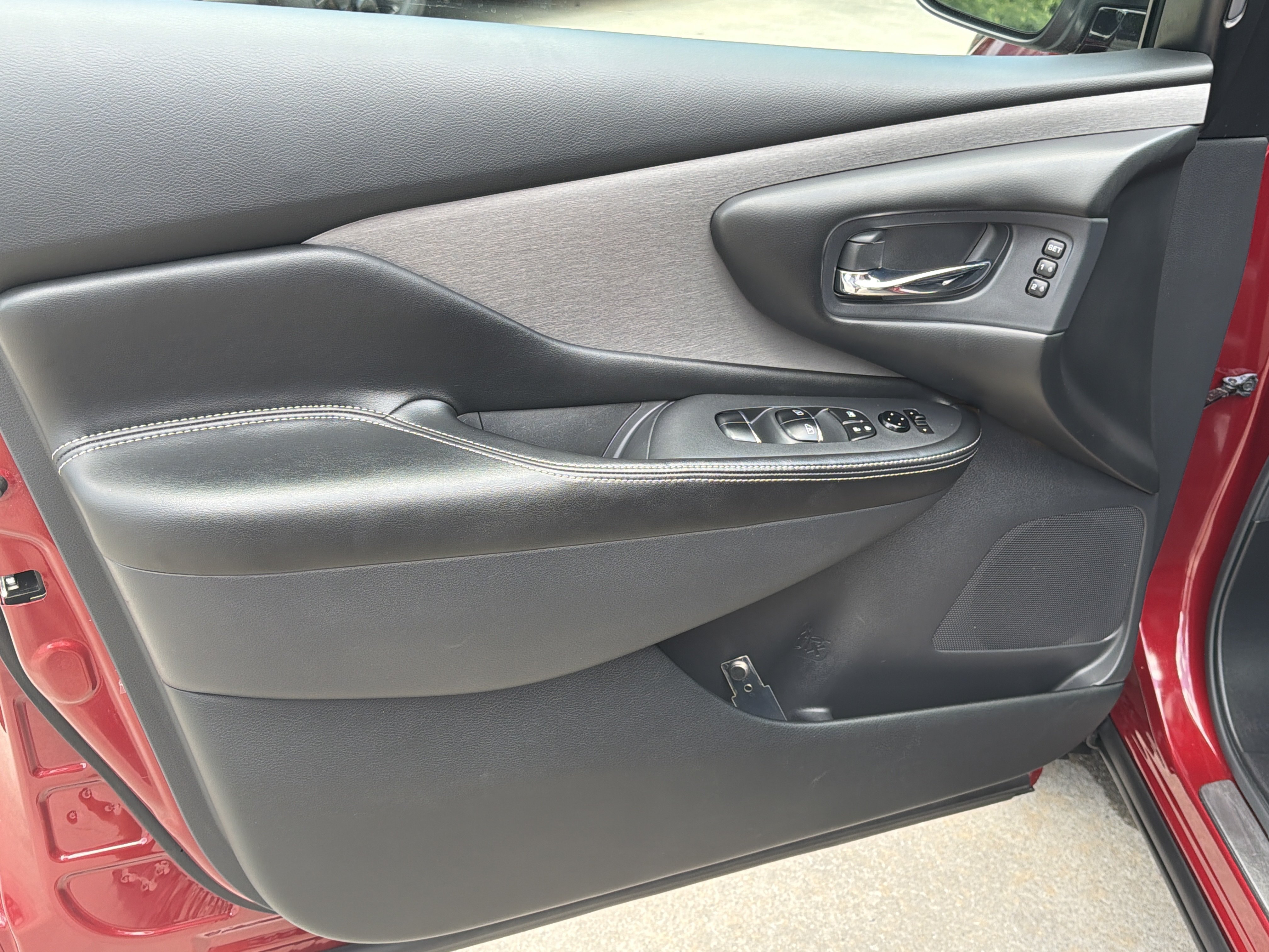 Used 2022 Scarlet Ember Tintcoat Nissan SL image 10