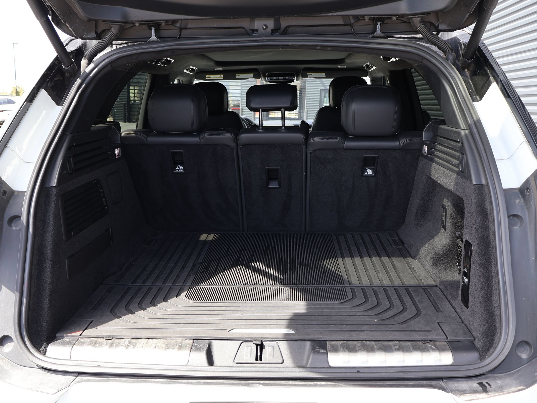 Used 2023 Fuji White Land Rover Autobiography image 29