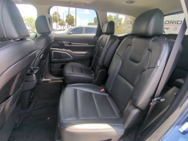 Used 2025 Black Kia S image 17