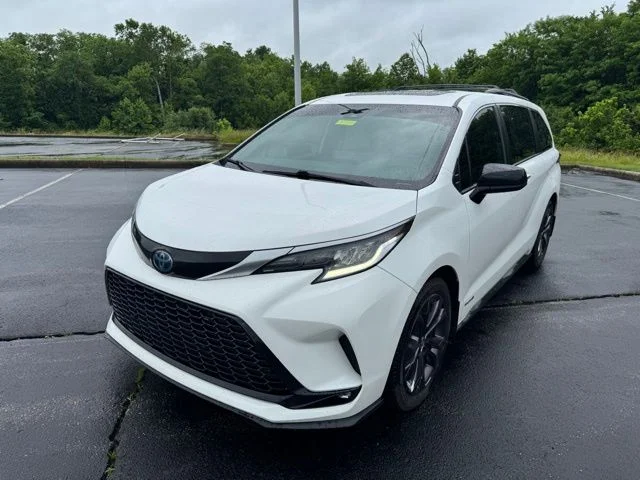 Used 2021 Super White Toyota XSE image 7