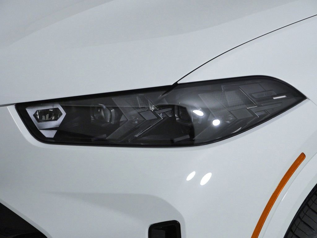 New 2026 Alpine White BMW xDrive40i image 3