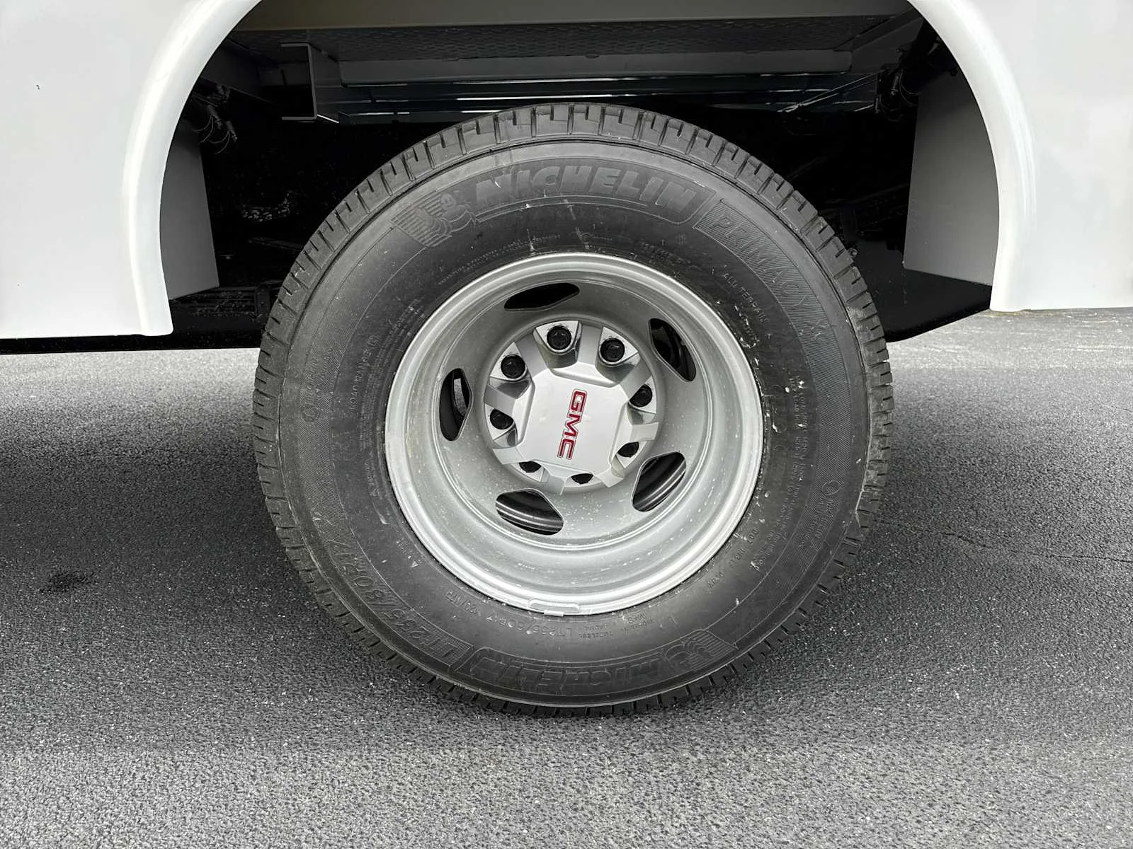 New 2025 Summit White GMC Pro image 18