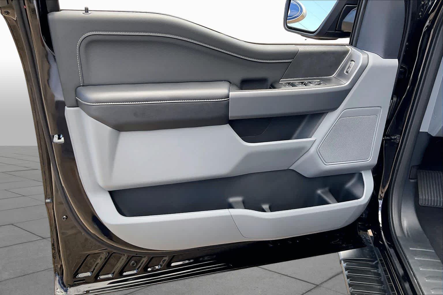 New 2026 Agate Black Metallic Ford XLT image 10