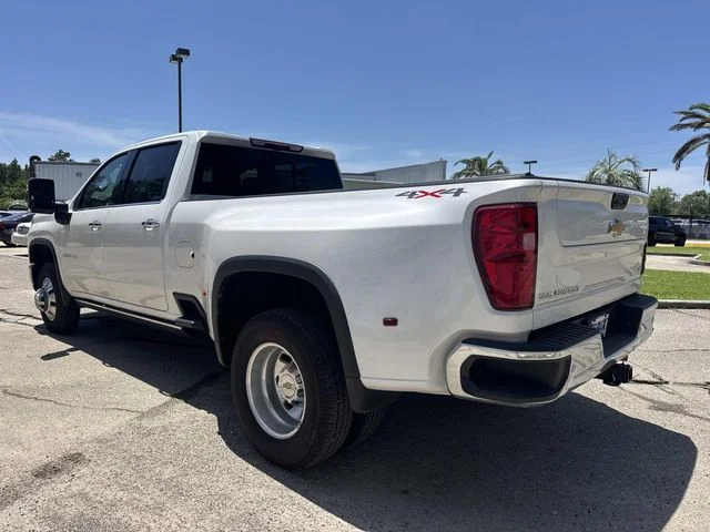 Used 2024 Iridescent Pearl Tricoat Chevrolet LTZ image 14
