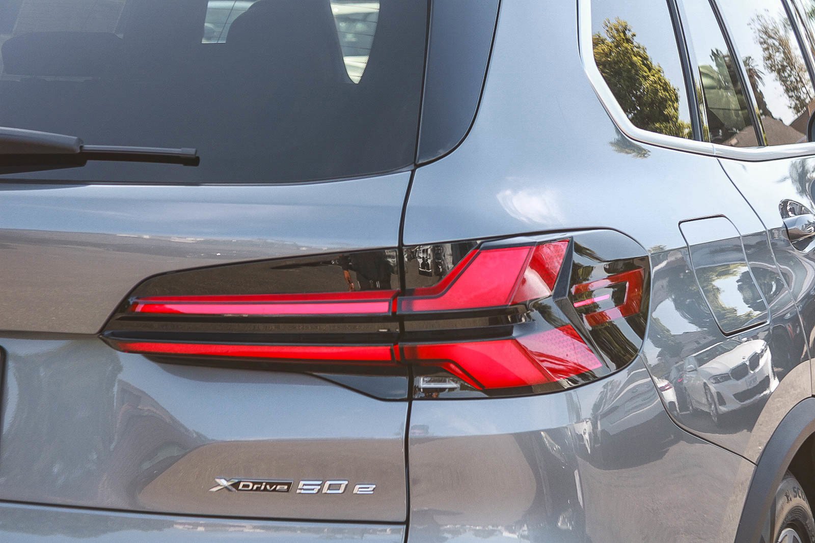 New 2026 Skyscraper Grey Metallic BMW xDrive50e image 7