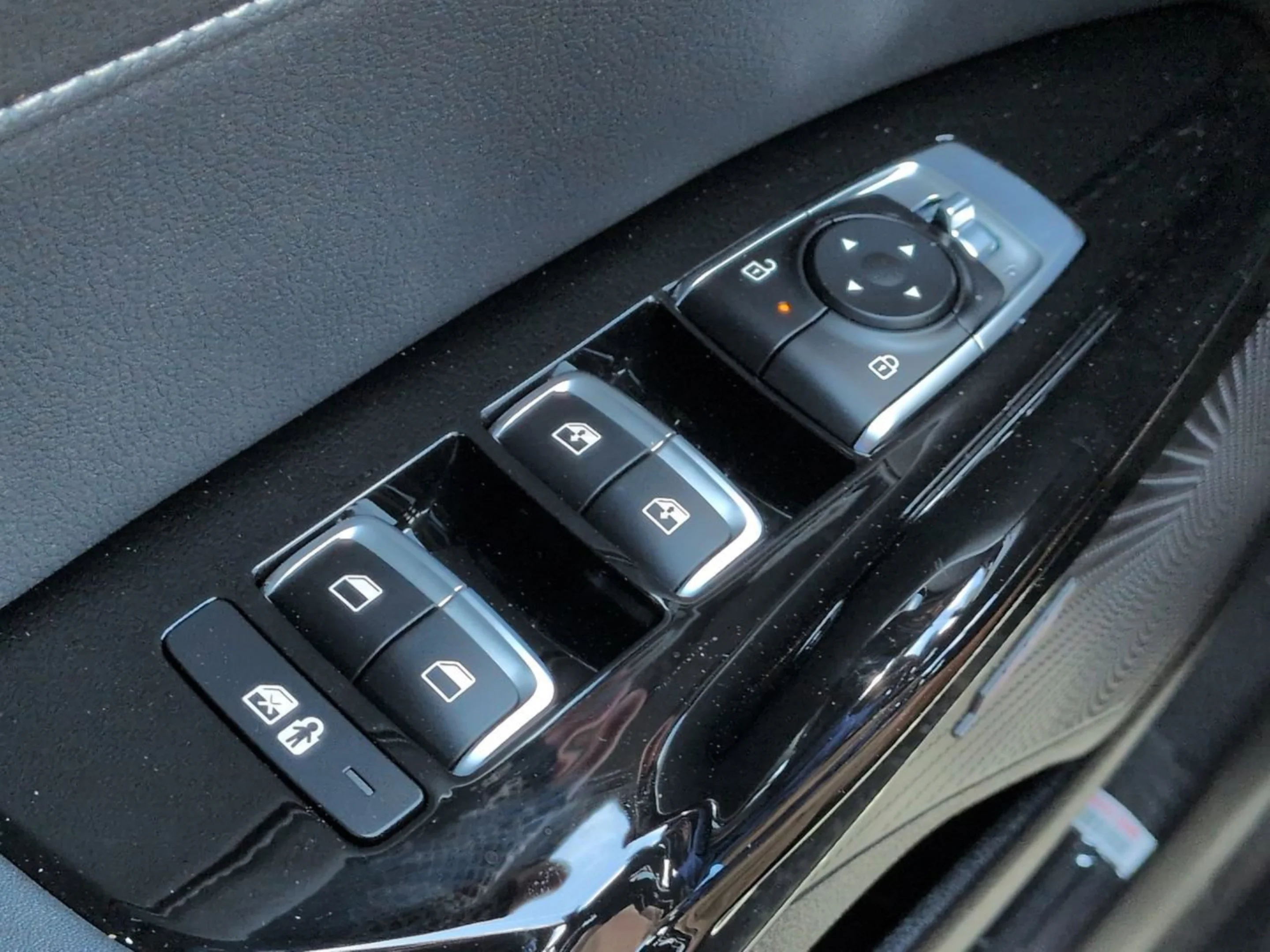 New 2026 Snow White Pearl Kia GT-Line image 24