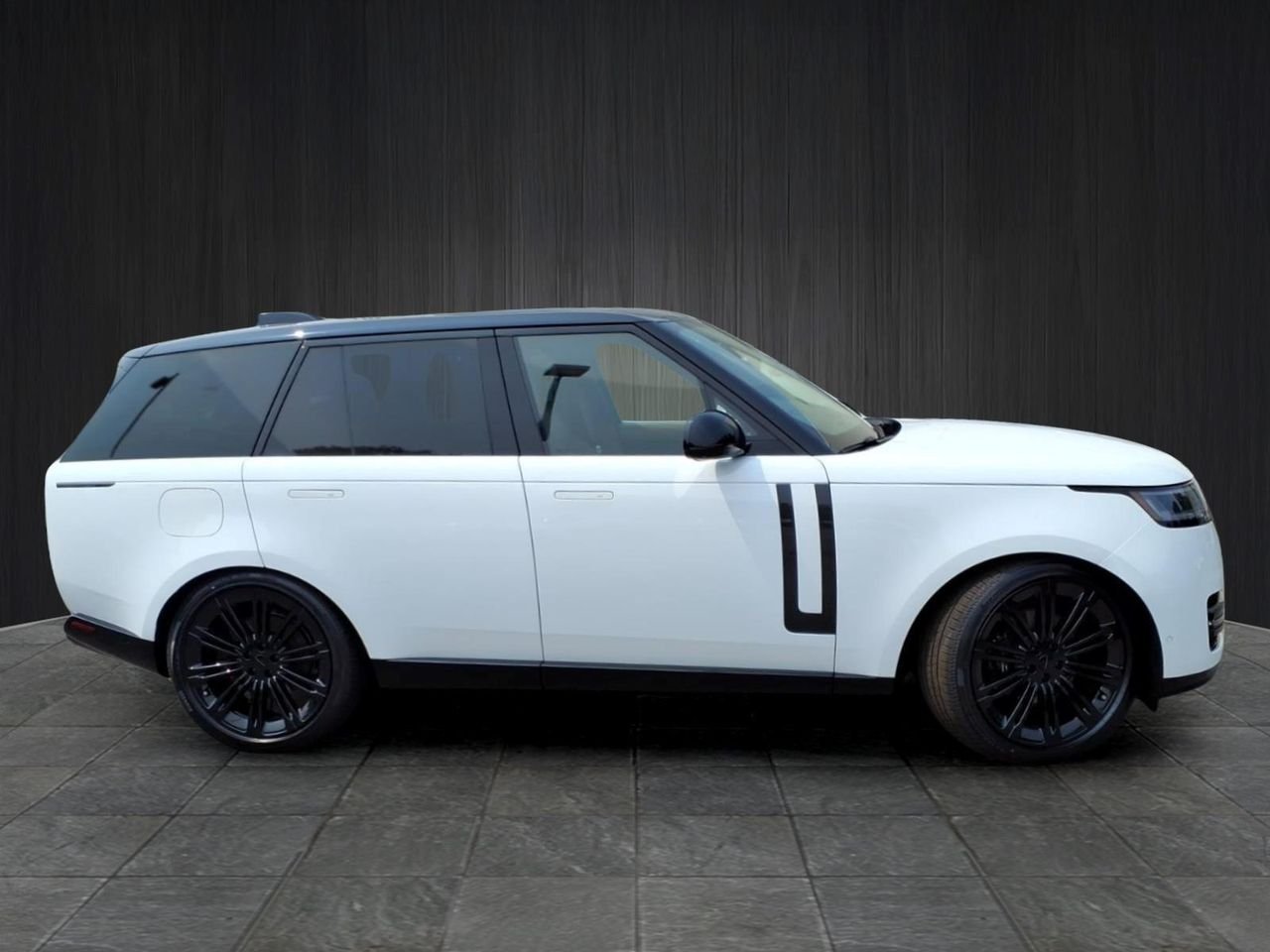 New 2026 Fuji White LAND ROVER SE image 2