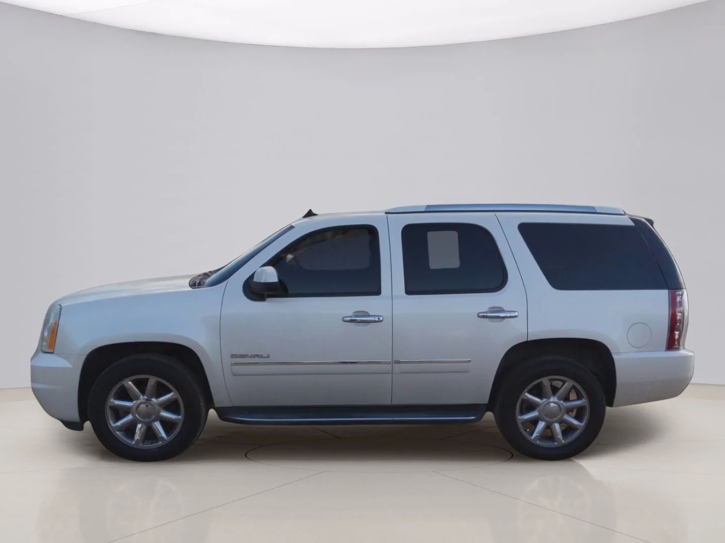 Used 2012 White Gmc DENALI image 2