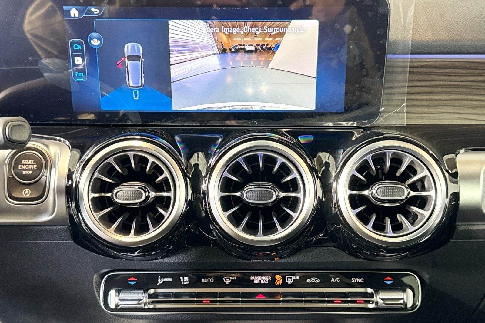 New 2026 Polar White Mercedes-Benz GLB 250 image 13