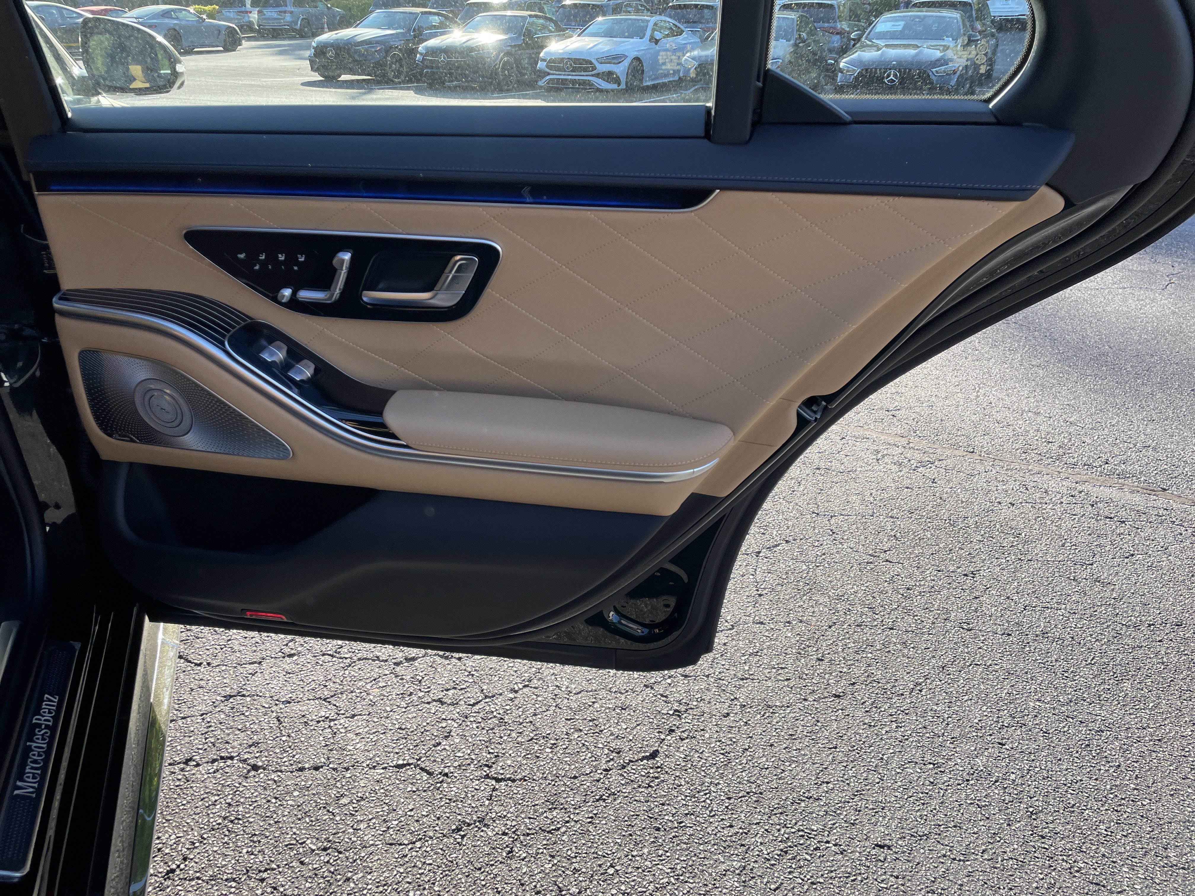 New 2026 MANUFAKTUR Exclusive Allanite Green Metallic Mercedes-Benz S 580 4MATIC® Sedan image 37