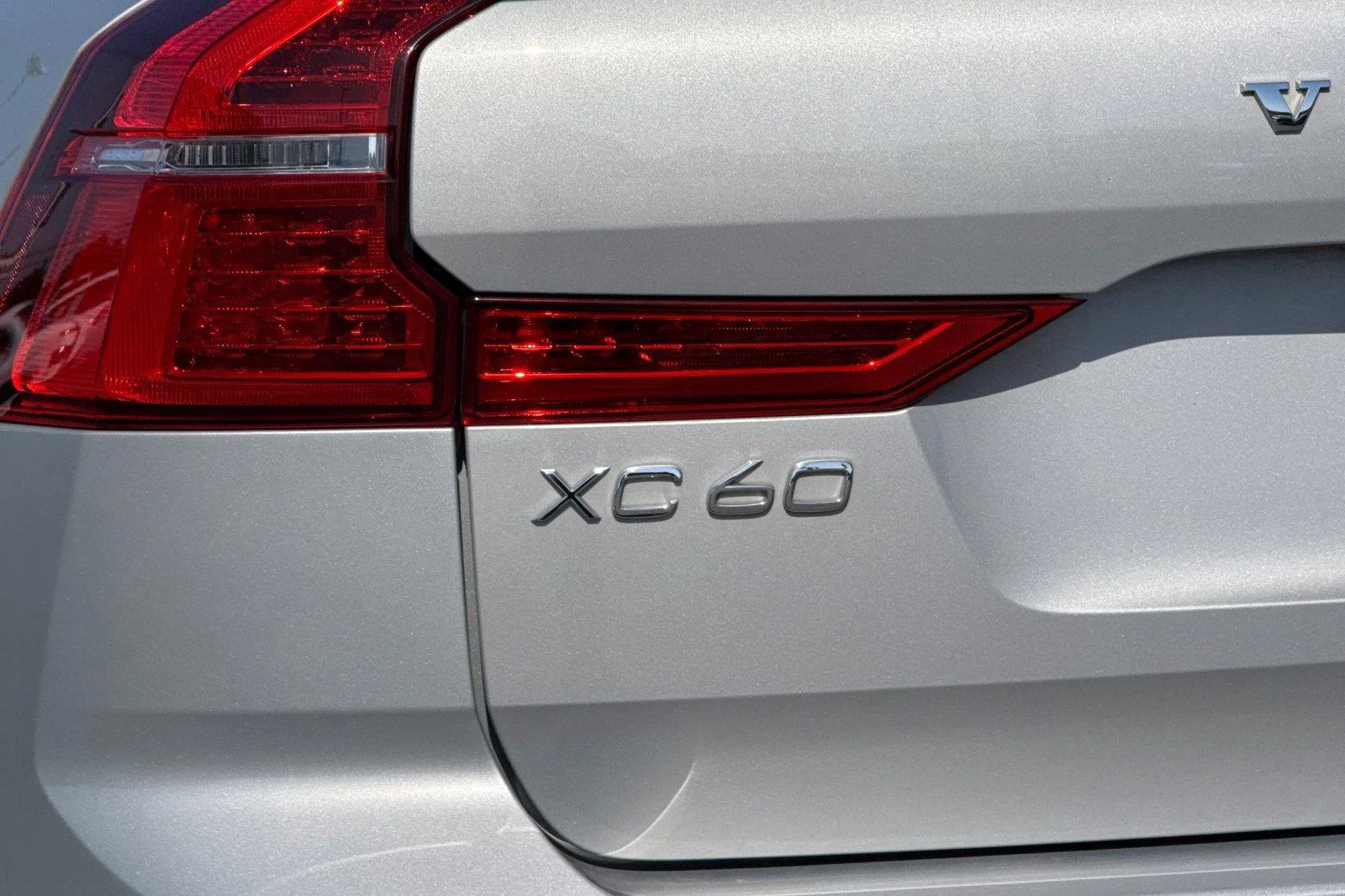 Used 2023 Silver Dawn Metallic Volvo Plus Dark Theme image 26