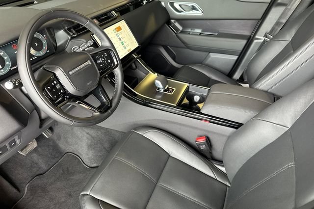 New 2026 Santorini Black Land Rover Dynamic SE image 9
