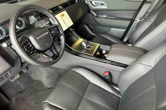 New 2026 Santorini Black Land Rover Dynamic SE image 9