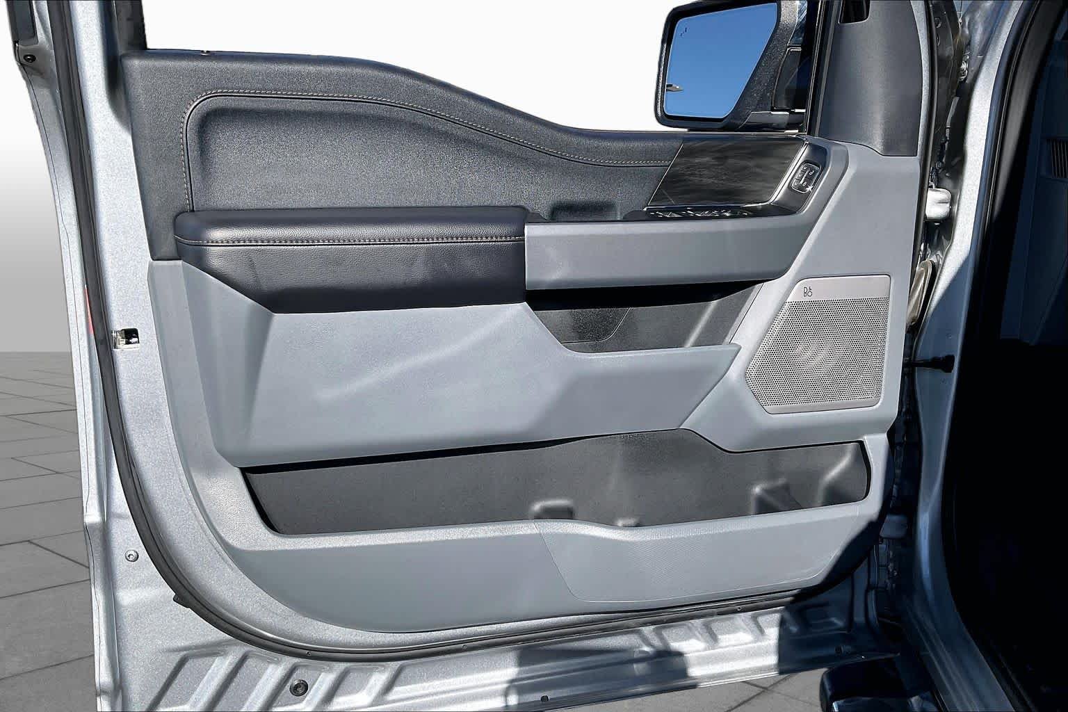 Used 2025 Carbonized Gray Metallic Ford LARIAT image 20