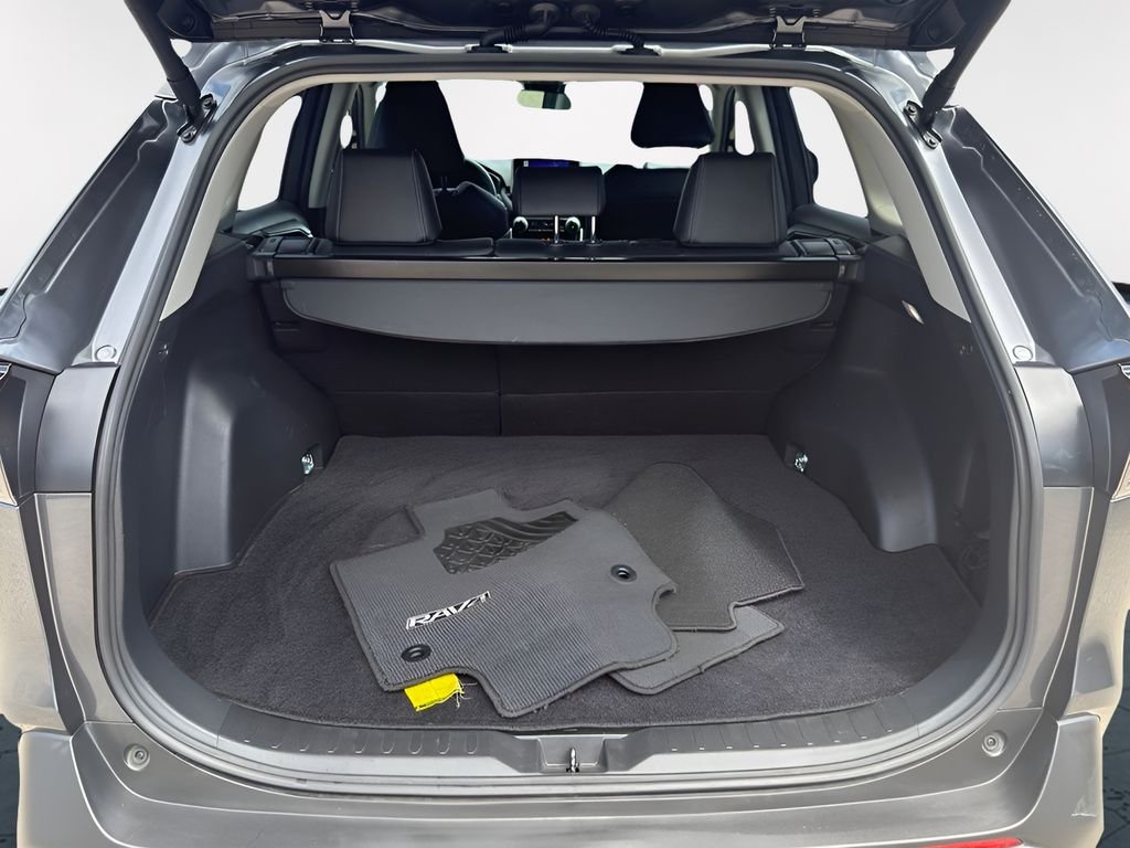 2025 Toyota RAV4 XLE Premium - Photo 8