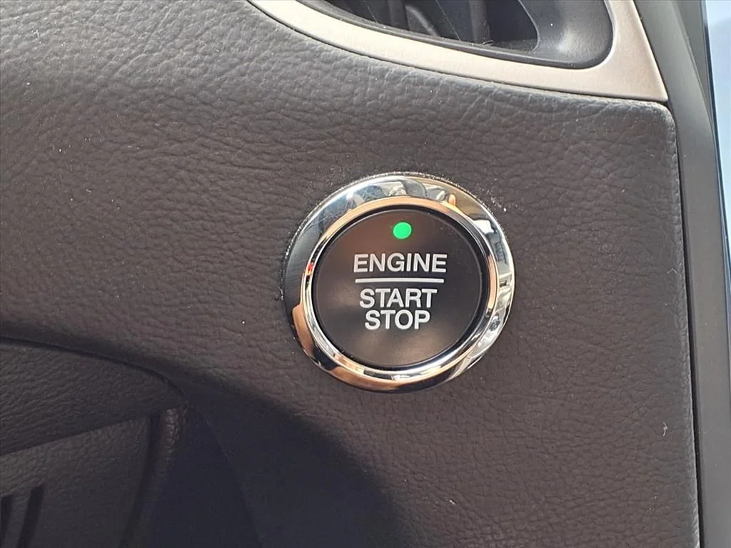 Used 2023 Black Ford SEL image 19