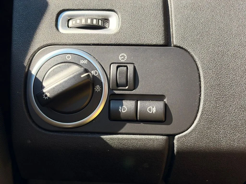 Used 2016 White Land Rover  image 27