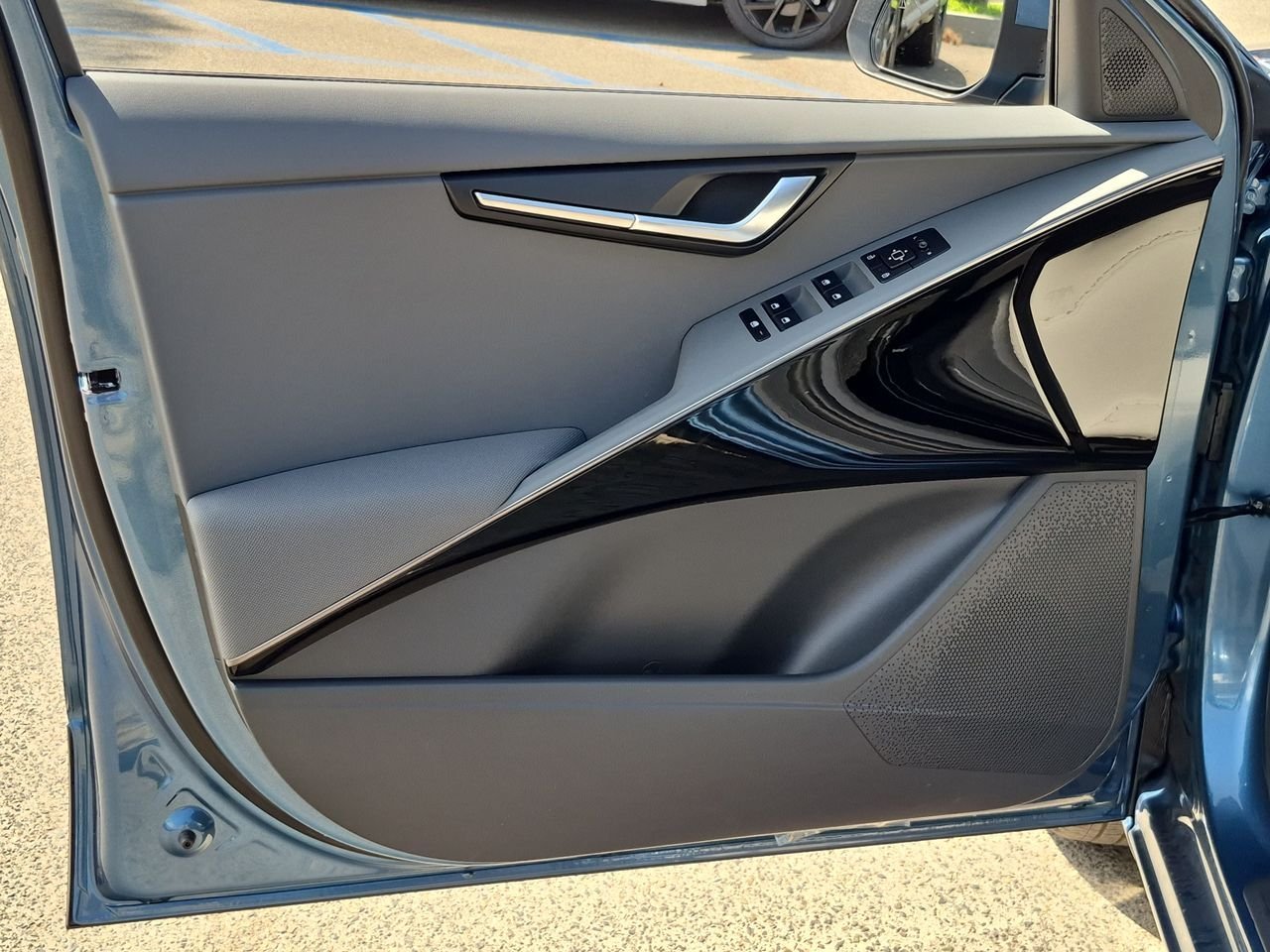 New 2026 Mineral Blue Kia EX image 22