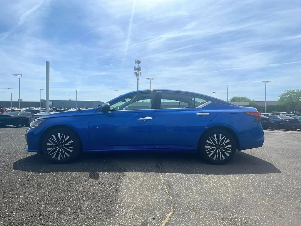 Used 2025 Bluestone Pearl Nissan SV image 4