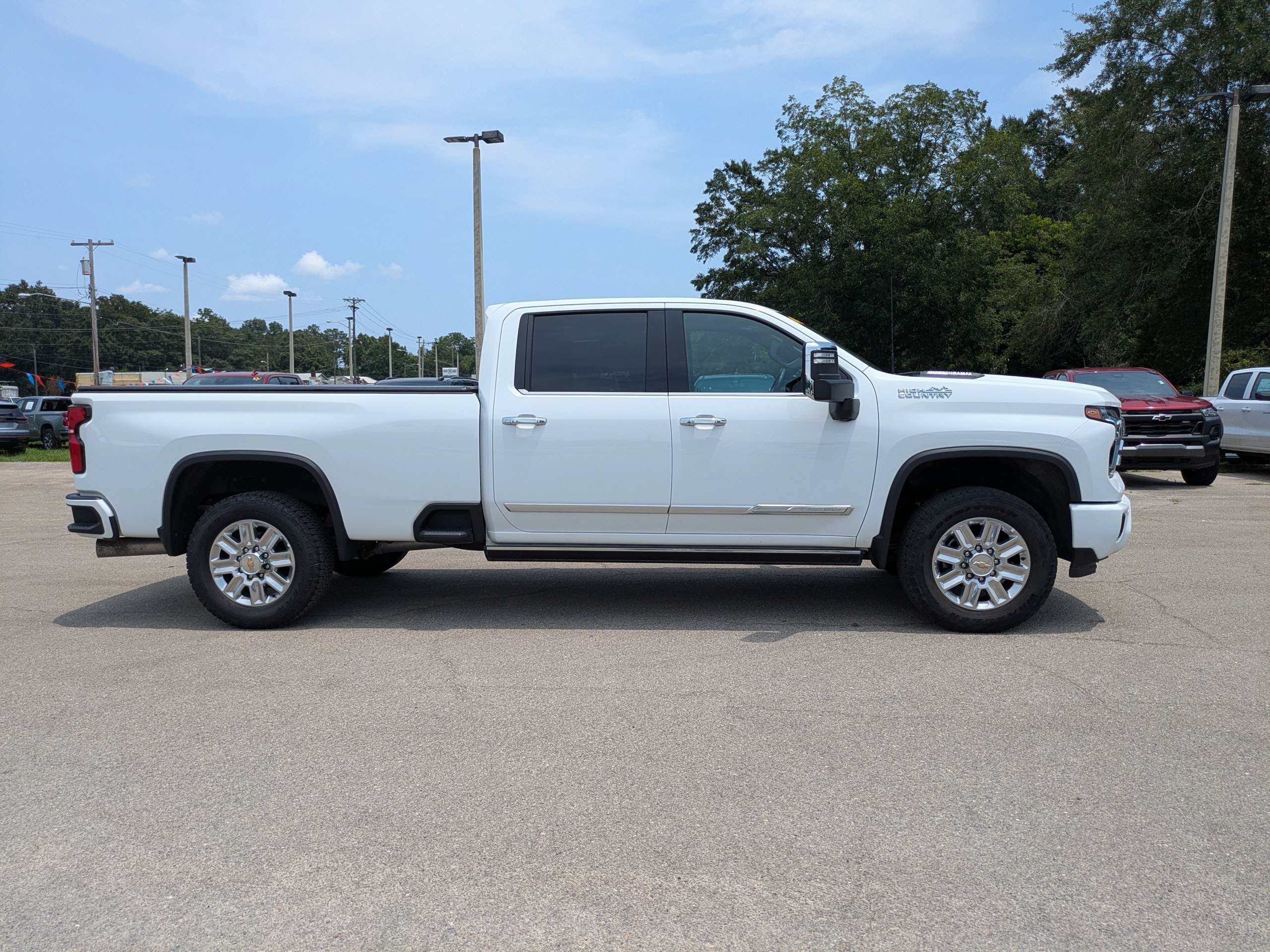 Used 2025 Summit White Chevrolet High Country image 3
