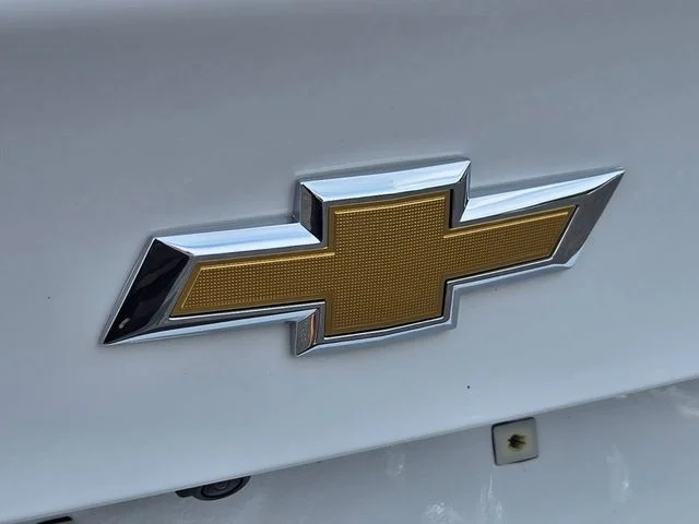 Used 2022 White Chevrolet LT image 17