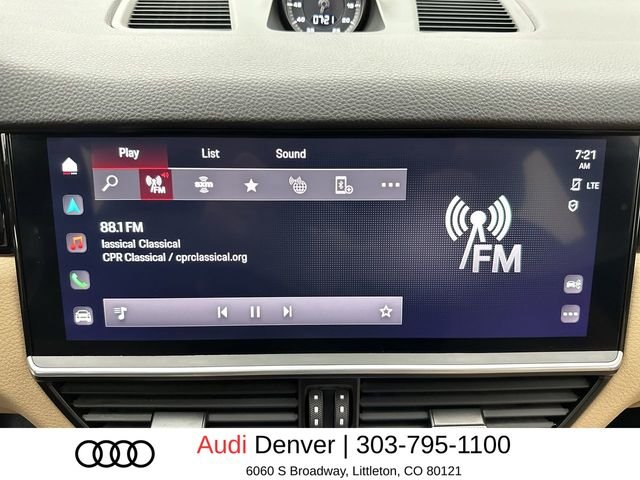 Used 2023  Porsche Base image 16