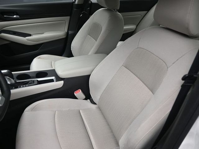 Used 2025 White Nissan 2.5 SV image 19