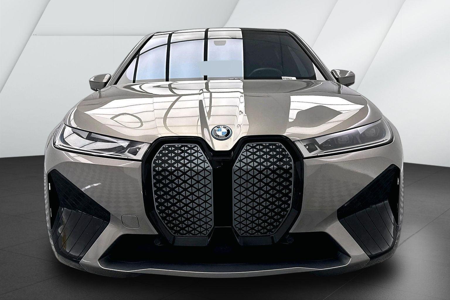 Used 2023 Oxide Grey Metallic BMW xDrive50 image 2