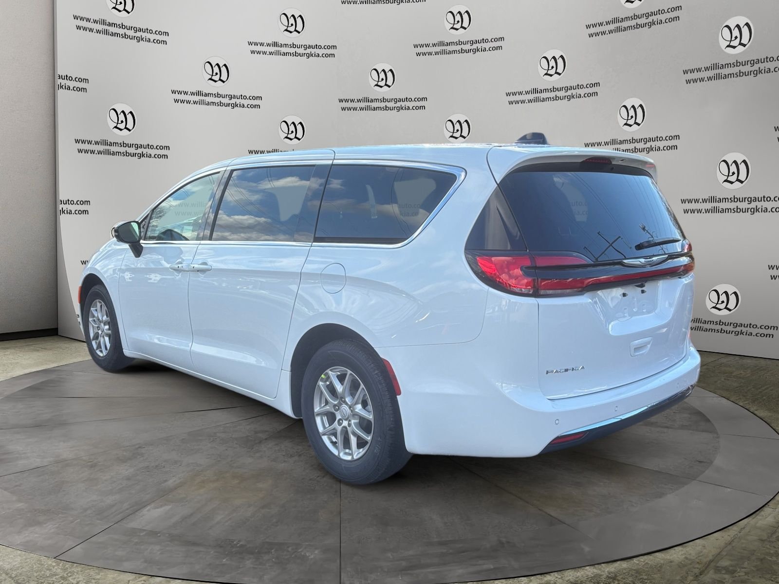 New 2026 Bright White Clear-Coat Exterior Paint Chrysler Select image 3
