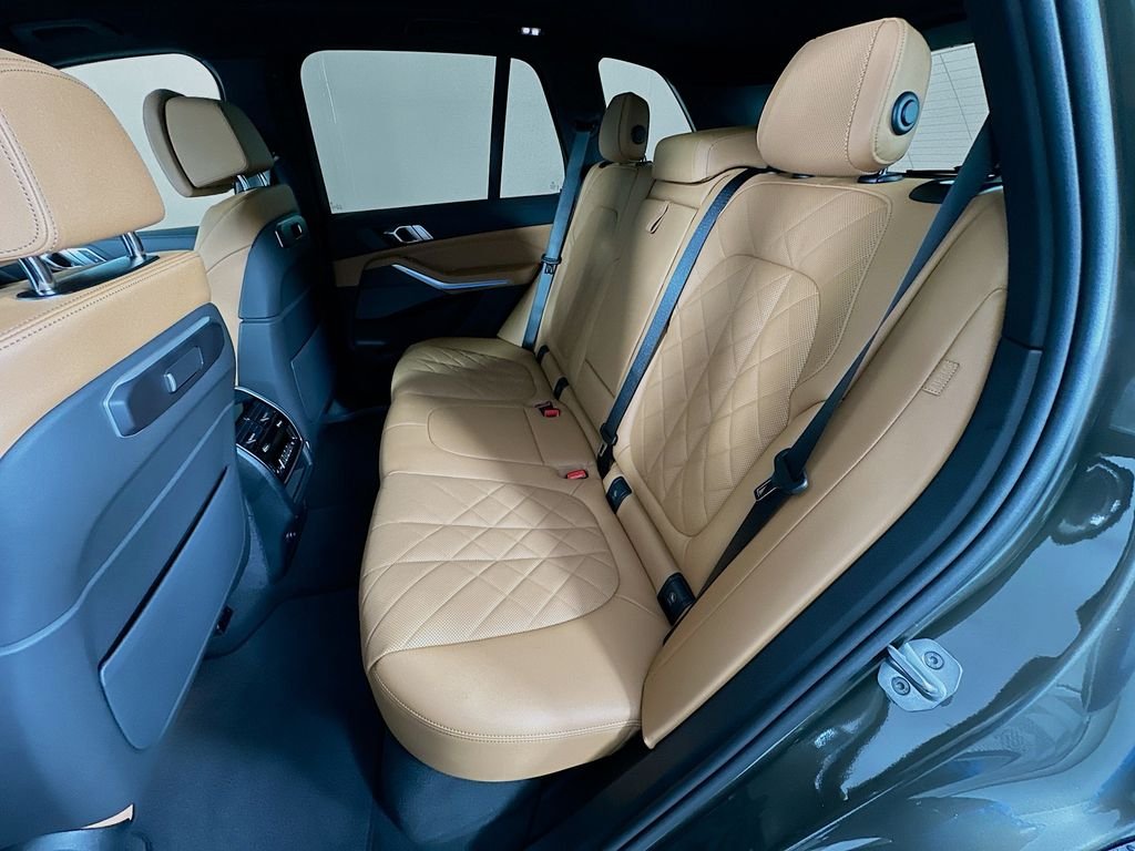 New 2026 Manhattan Green Metallic BMW xDrive50e image 17