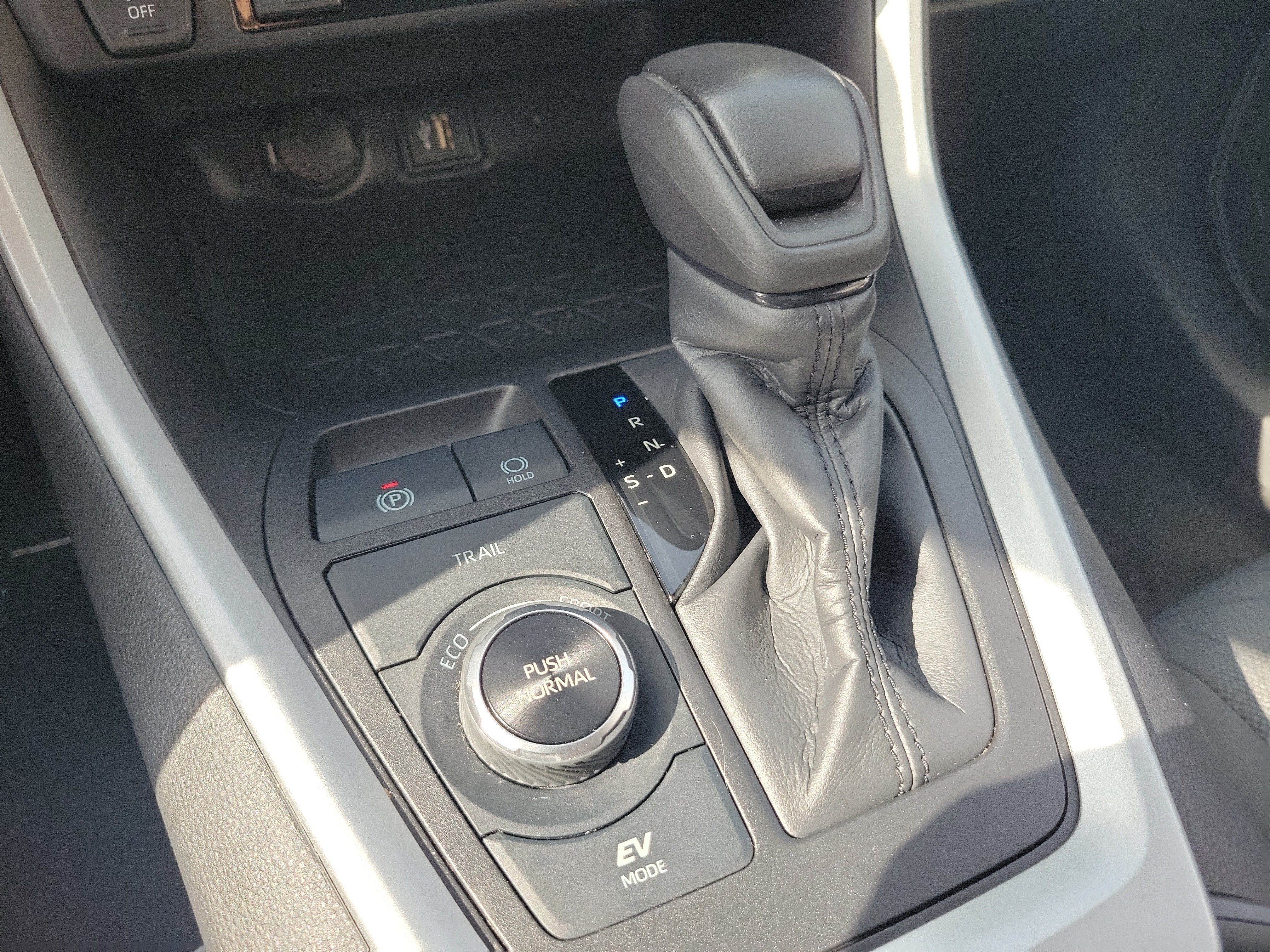 Used 2024 Ice Toyota Hybrid XLE image 29