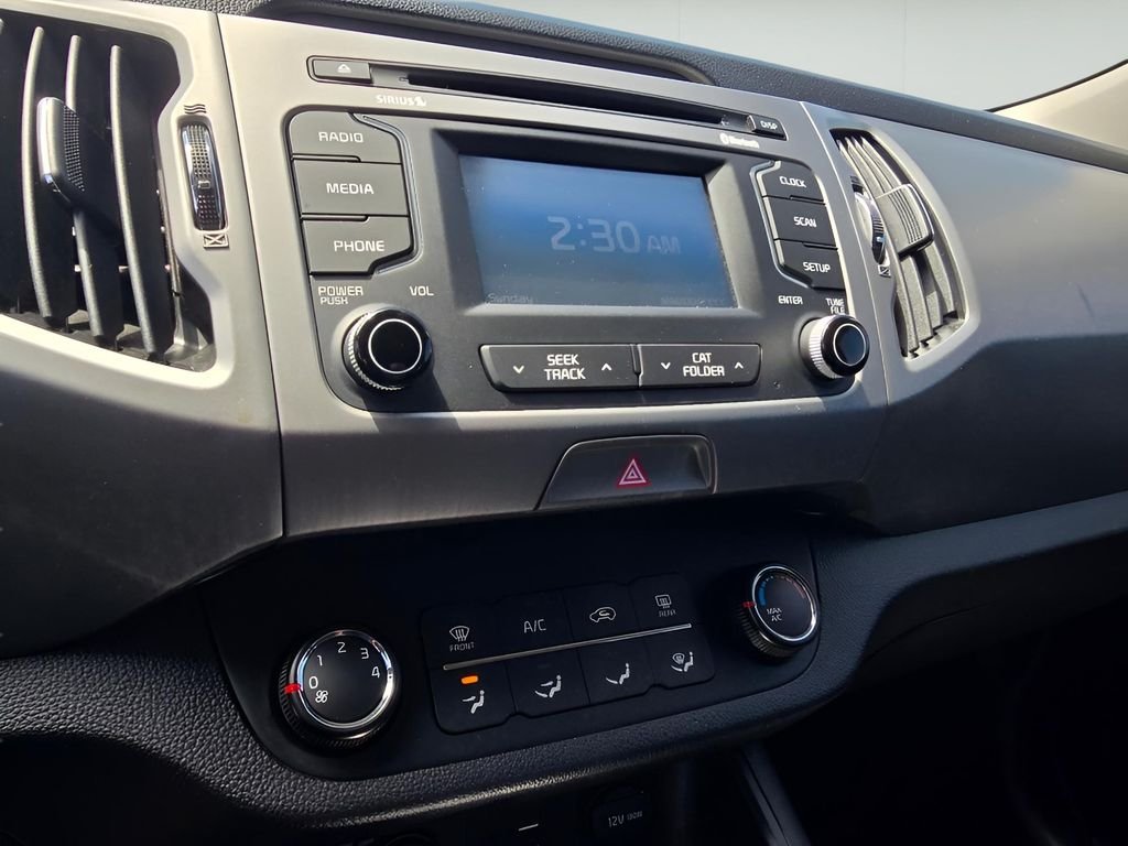 Used 2016 Mineral Silver Kia LX image 18