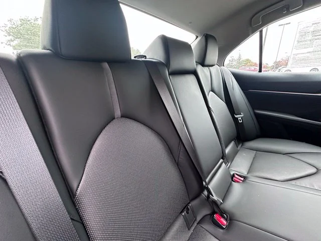 Used 2022 Silver Toyota XLE image 9