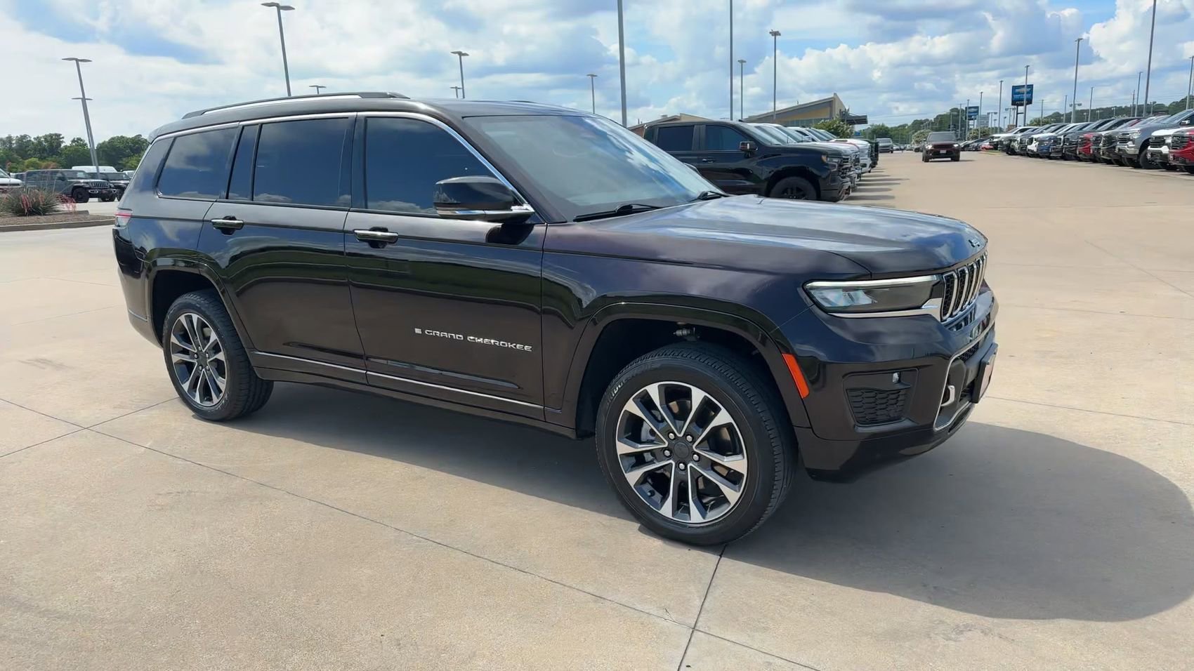 Used 2022 Ember Pearlcoat Jeep Overland image 3