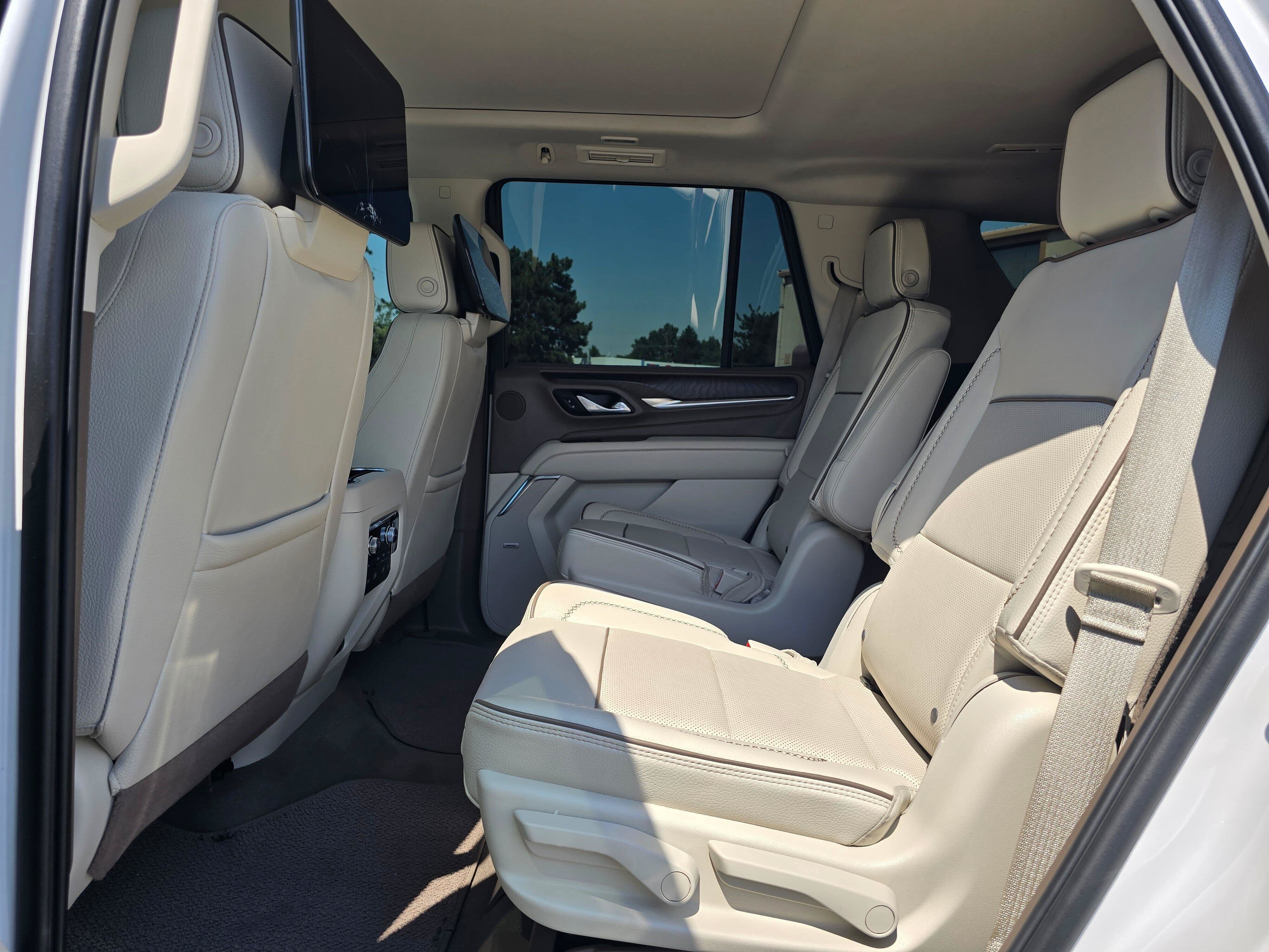 Used 2024 White Frost Tricoat GMC Denali image 12