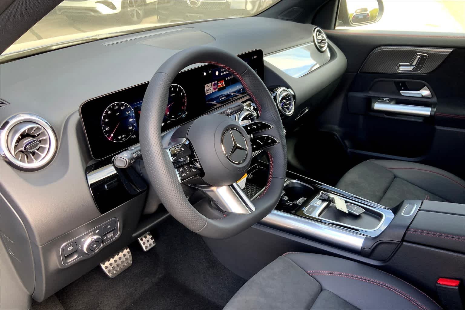 Used 2025 Starling Blue Metallic Mercedes-Benz GLA 250 image 10