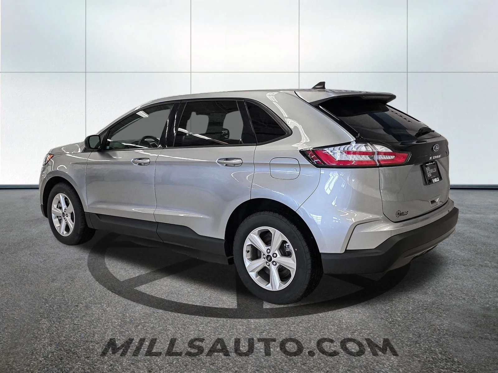 New 2024 Iconic Silver Metallic Ford SE image 4