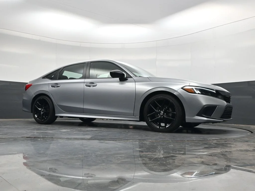 Used 2024  Honda Sport image 26