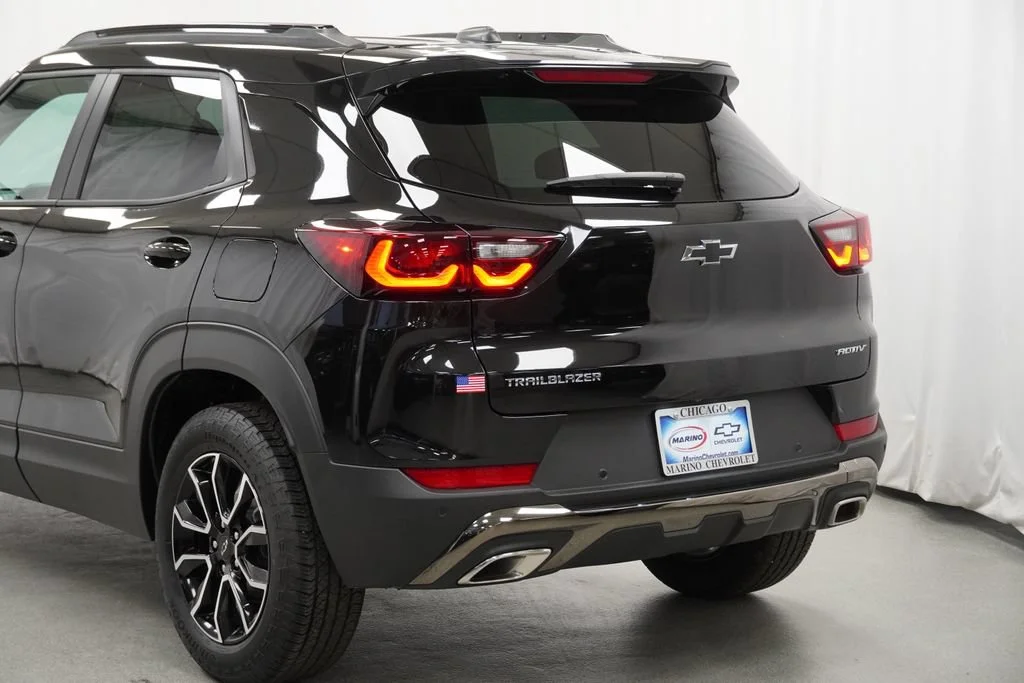 New 2026 Mosaic Black Metallic Chevrolet ACTIV image 38