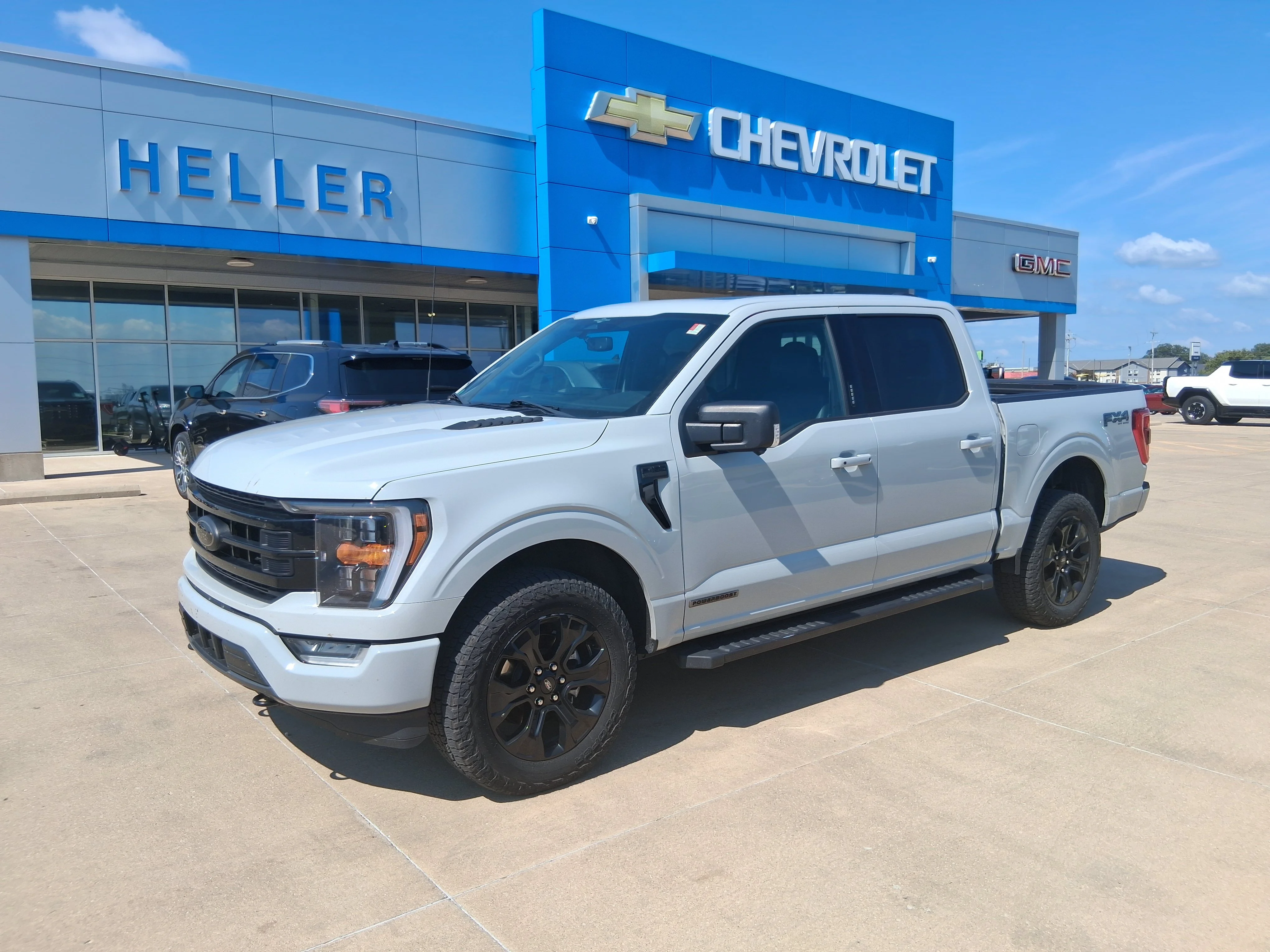 Used 2023 Avalanche Ford XLT image 3
