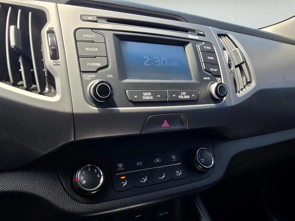 Used 2016 Mineral Silver Kia LX image 18