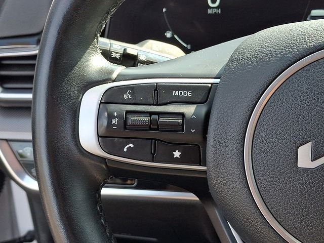 Used 2023 White Kia SX-Prestige image 22