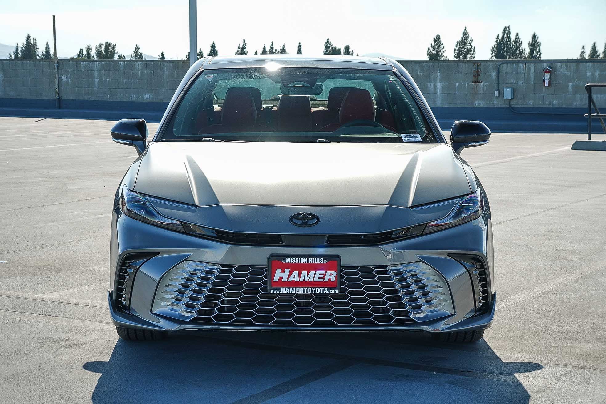 New 2026 Heavy Metal with Midnight Black Metallic roof <sup>1</sup> Toyota  XSE image 2