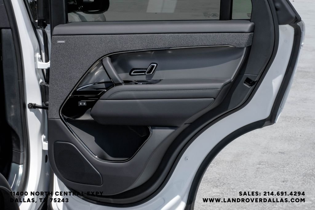 New 2026 Ostuni Pearl Wht Prem Met Land Rover Dynamic SE image 48