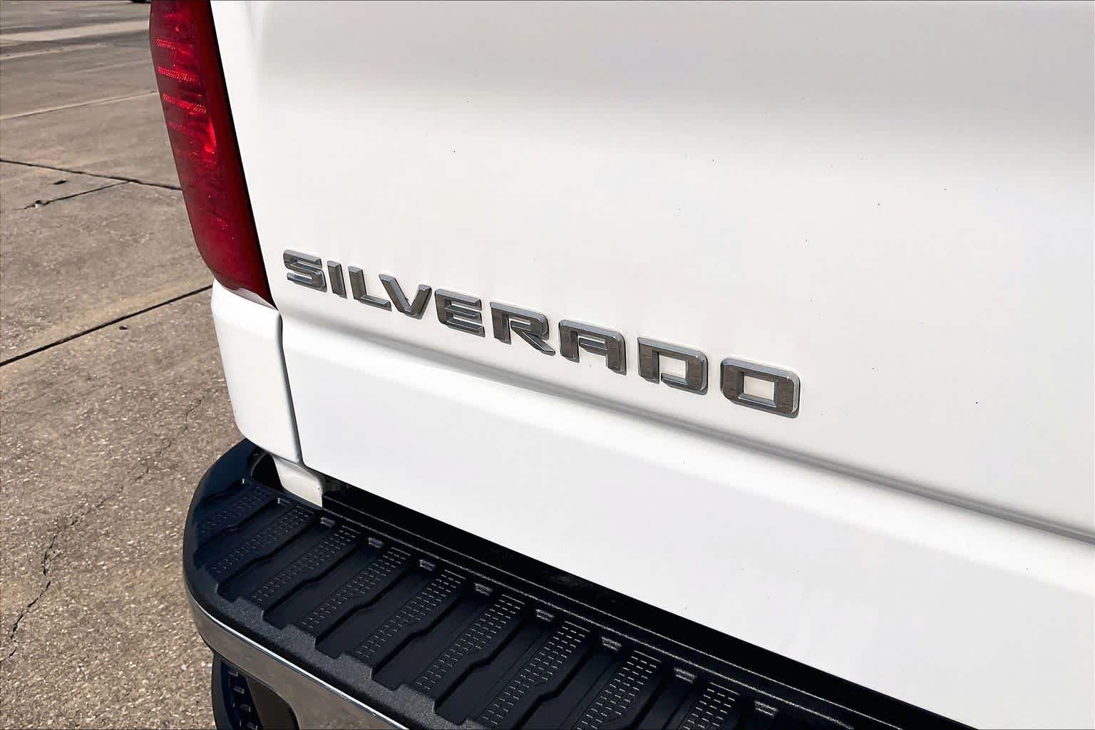Used 2025 Summit White Chevrolet LT image 10
